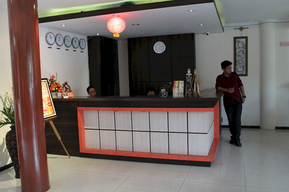 Helios Hotel Malang Exteriör bild