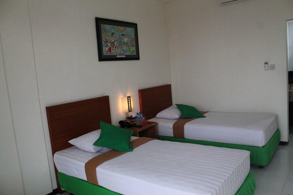 Helios Hotel Malang Exteriör bild